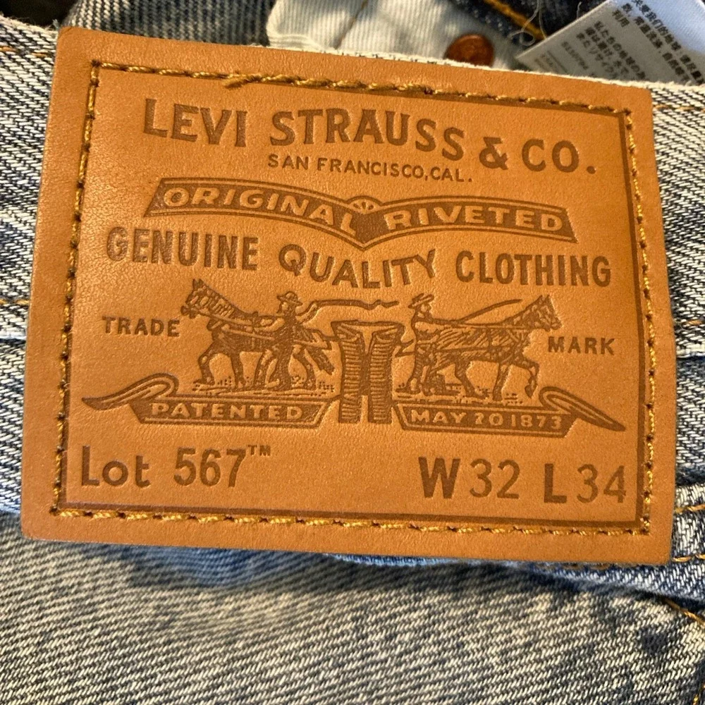 NWT Levis 567 Loose Bootcut Jeans Mens 32x34 Light Wash Blue Denim Premium